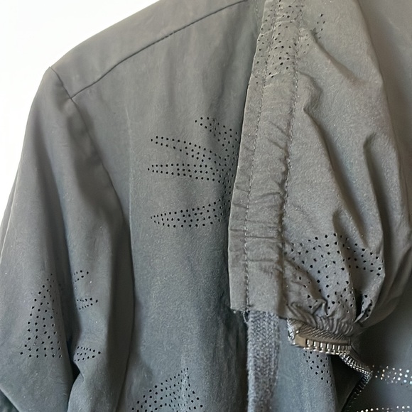 Nanette Lepore nylon perforation jacket with adjustable sleeve size Xl. - Picture 4 of 11